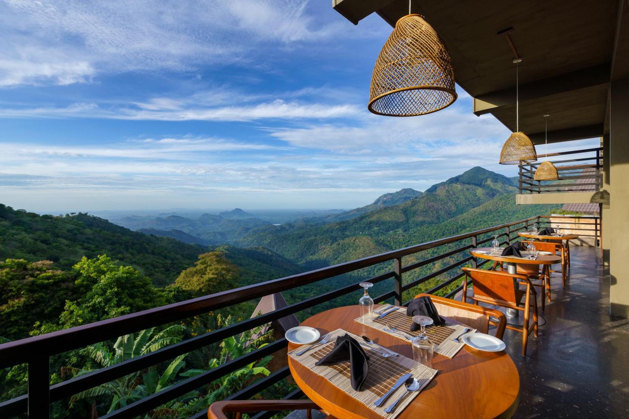 Majentra Ella Hotel Luaran gambar
