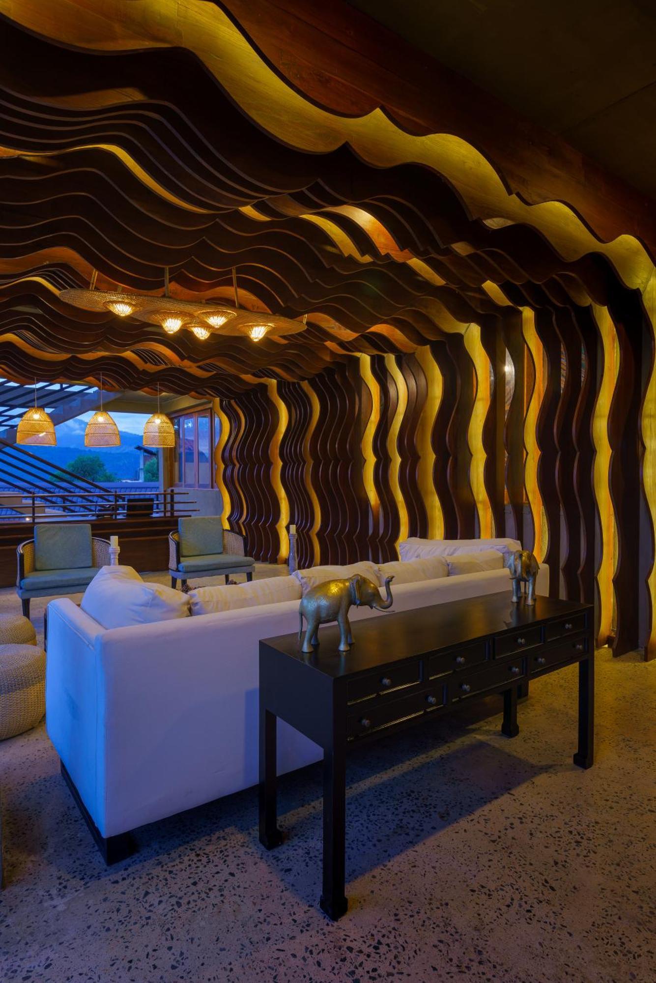 Majentra Ella Hotel Luaran gambar