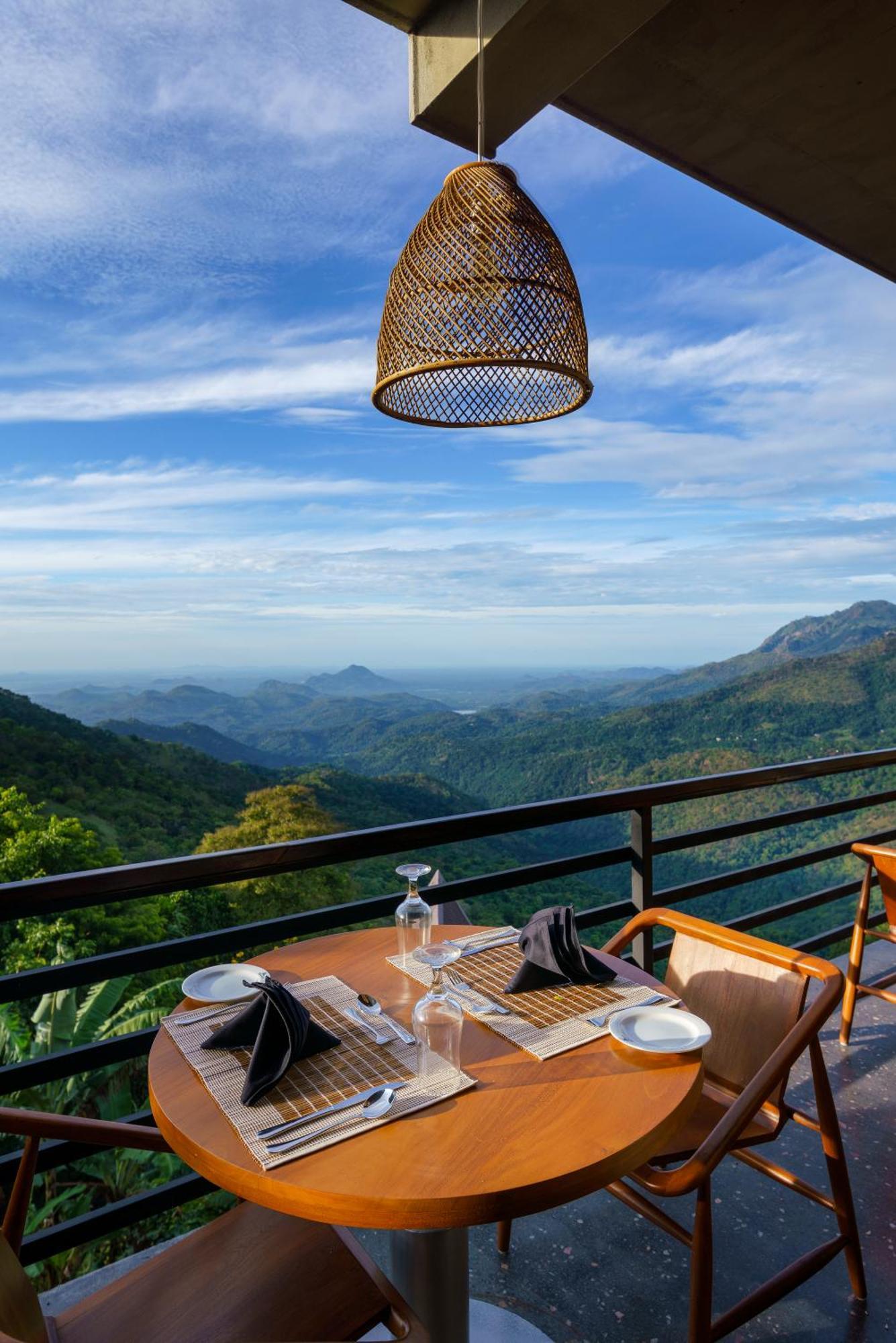 Majentra Ella Hotel Luaran gambar