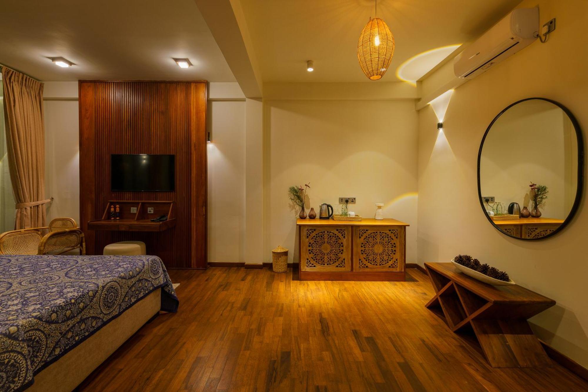 Majentra Ella Hotel Luaran gambar