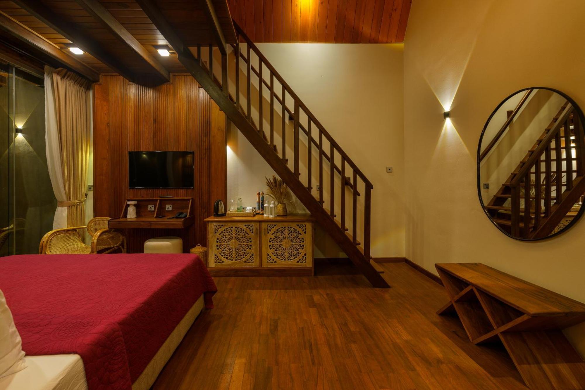 Majentra Ella Hotel Luaran gambar