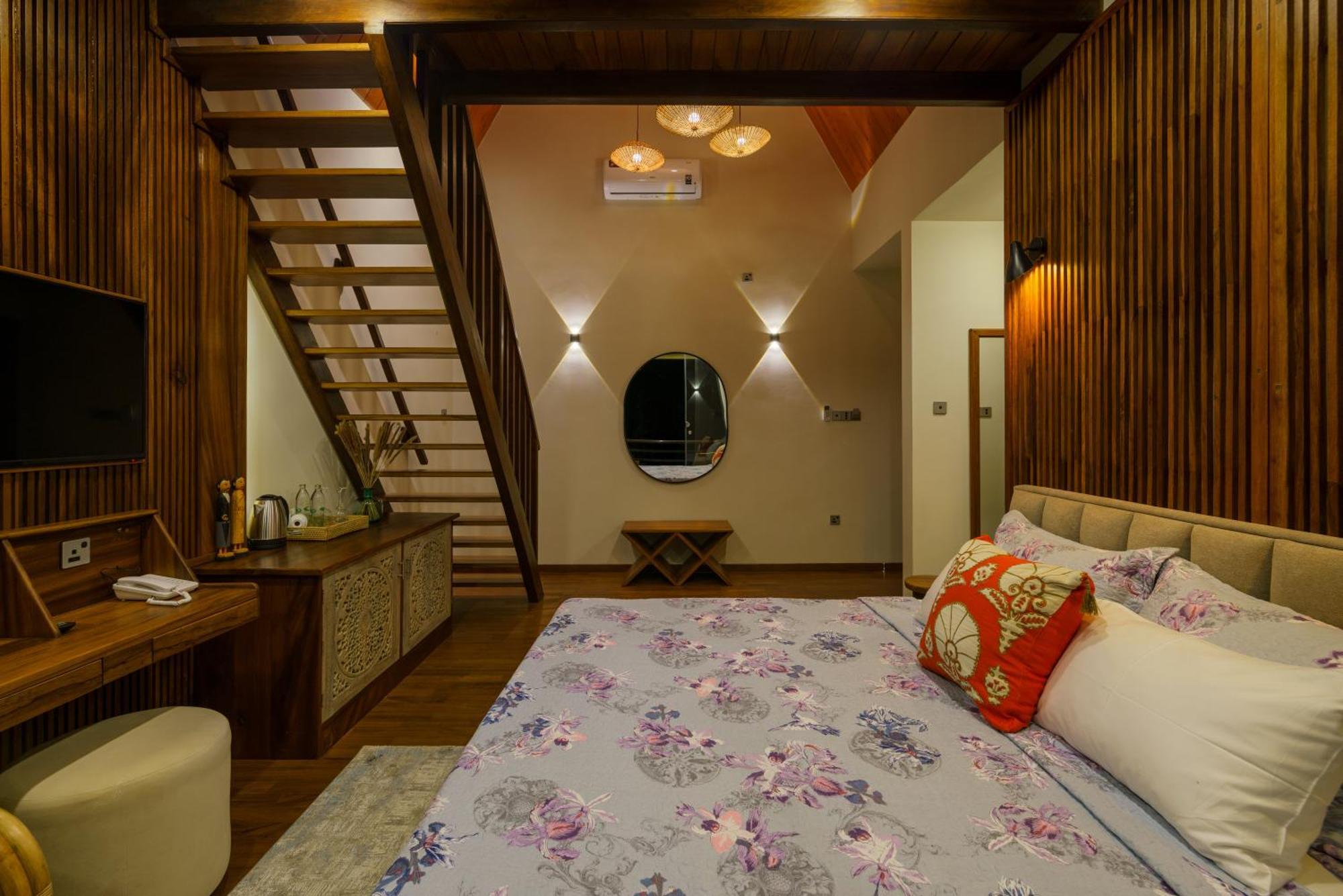 Majentra Ella Hotel Luaran gambar